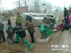 廊坊側翻面包車追蹤 肇事司機常有償接送學生