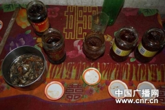 江西都昌山區小學生每天咸菜下飯 自帶柴火上學