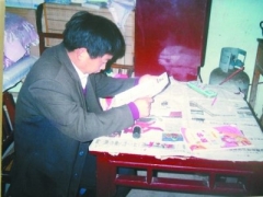 生活節儉常把工資給學生41歲教師帶著千紙鶴去天