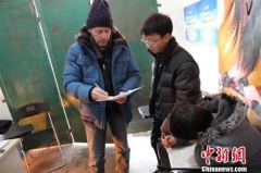 湖北秭歸：“洋”女婿為庫區學生娃補習外語